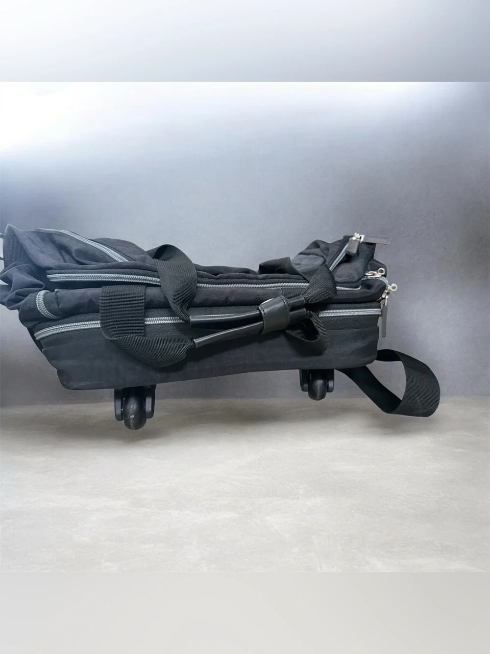Biaggi roller bag duffel compact 4 wheels black like new 17” high luggage